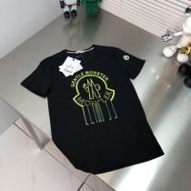 希少色モンクレール ロゴ コットン Tシャツ 偽物 ブラック mol32091