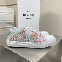 大人気！ベルルッティ スニーカー21ss*スクリットキャンバスローカット bew80397