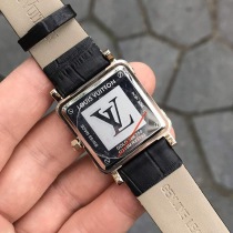 21AW新作 ルイヴィトン 時計 タンブール スーパーコピーストリート ダイバー 30mm vuh93409